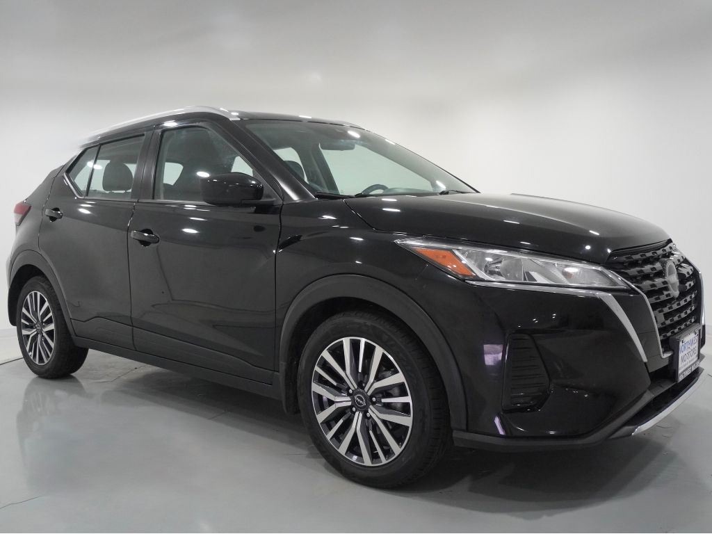 2023 Nissan Kicks SV's photo
