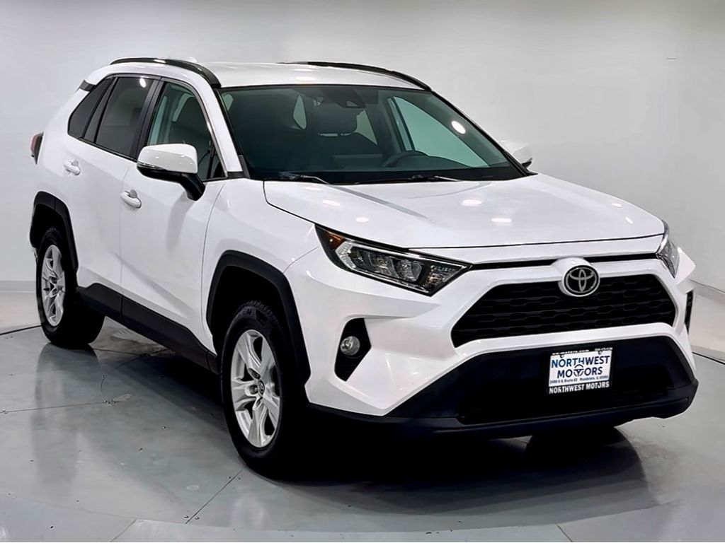 2021 Toyota RAV4 XLE's photo