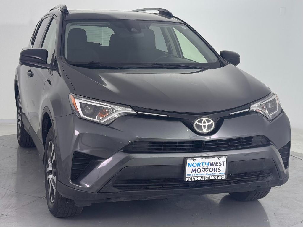 2017 Toyota RAV4 LE's photo