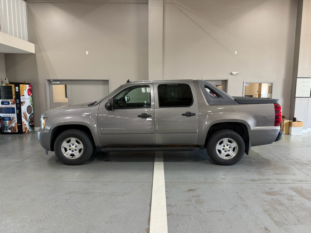 Steel Gray Metallic 2008 Chevrolet Avalanche Pickup Truck Four-Wheel Drive 4-Speed Automatic