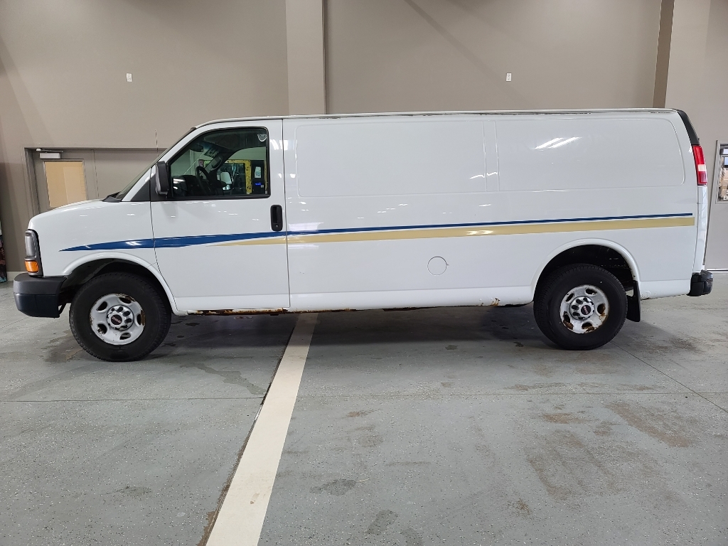 Summit White 2014 GMC Savana Cargo 2500 Extended RWD Van Rear-Wheel Drive 6-Speed Automatic