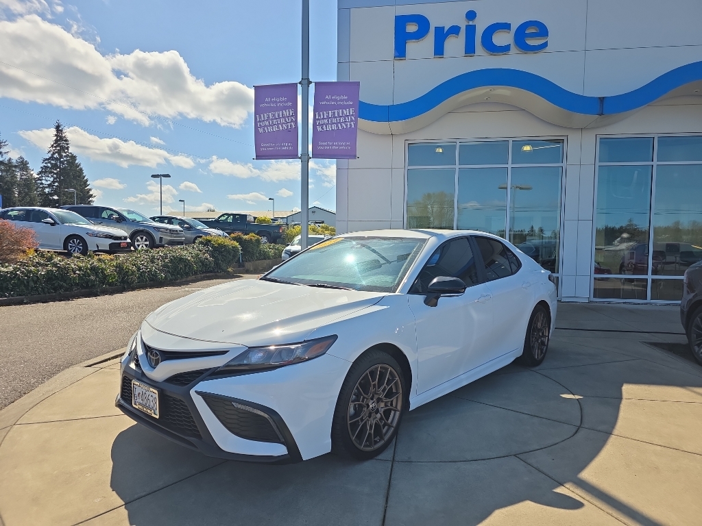2024 Toyota Camry SE Nightshade FWD