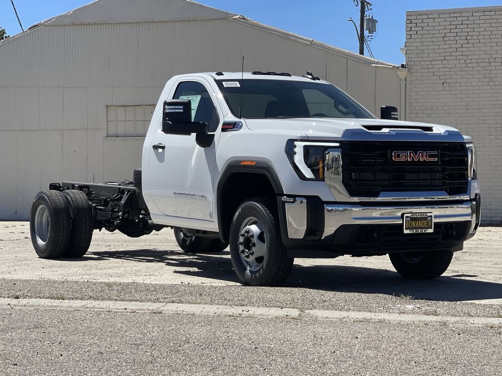 Summit White 2026 GMC Sierra 3500HD Chassis Pro Regular Cab RWD Pickup Truck 4X2 Automatic