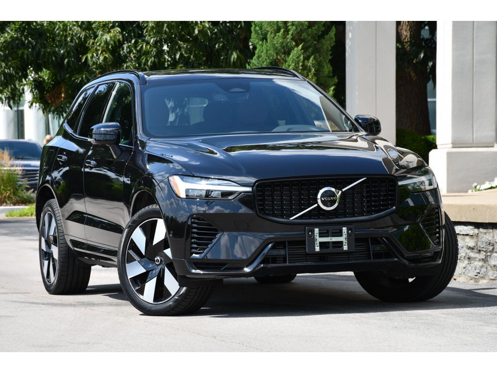 2024 Volvo XC60 Recharge T8 Plus Dark Theme eAWD