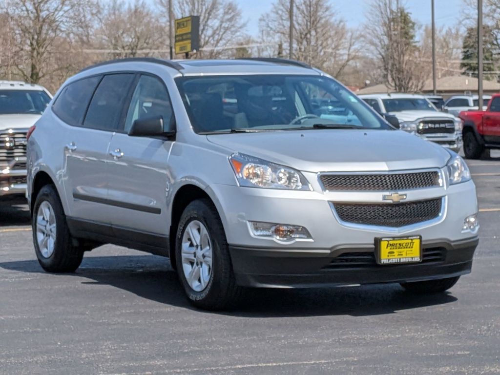 Silver Ice Metallic 2011 Chevrolet Traverse LS FWD SUV / Crossover Front-Wheel Drive 6-Speed Automatic