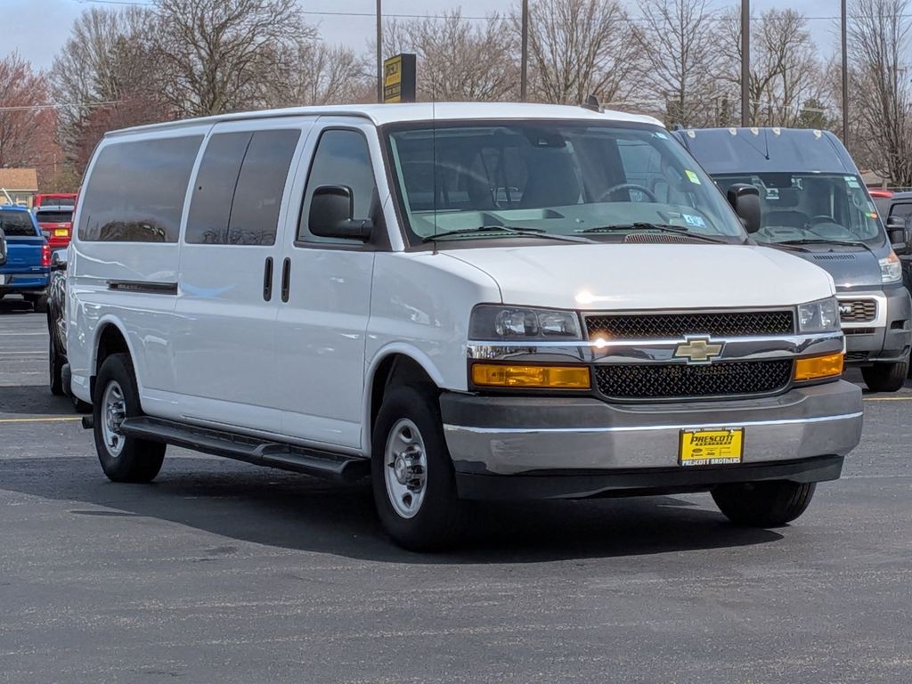 Summit White 2019 Chevrolet Express 3500 LT Extended RWD Van Rear-Wheel Drive 6-Speed Automatic