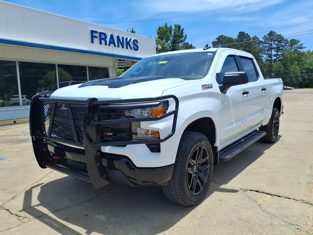 SUMMIT WHITE 2022 Chevrolet Silverado 1500 Custom Trail Boss Crew Cab 4WD Pickup Truck Four-Wheel Drive 8-Speed Automatic