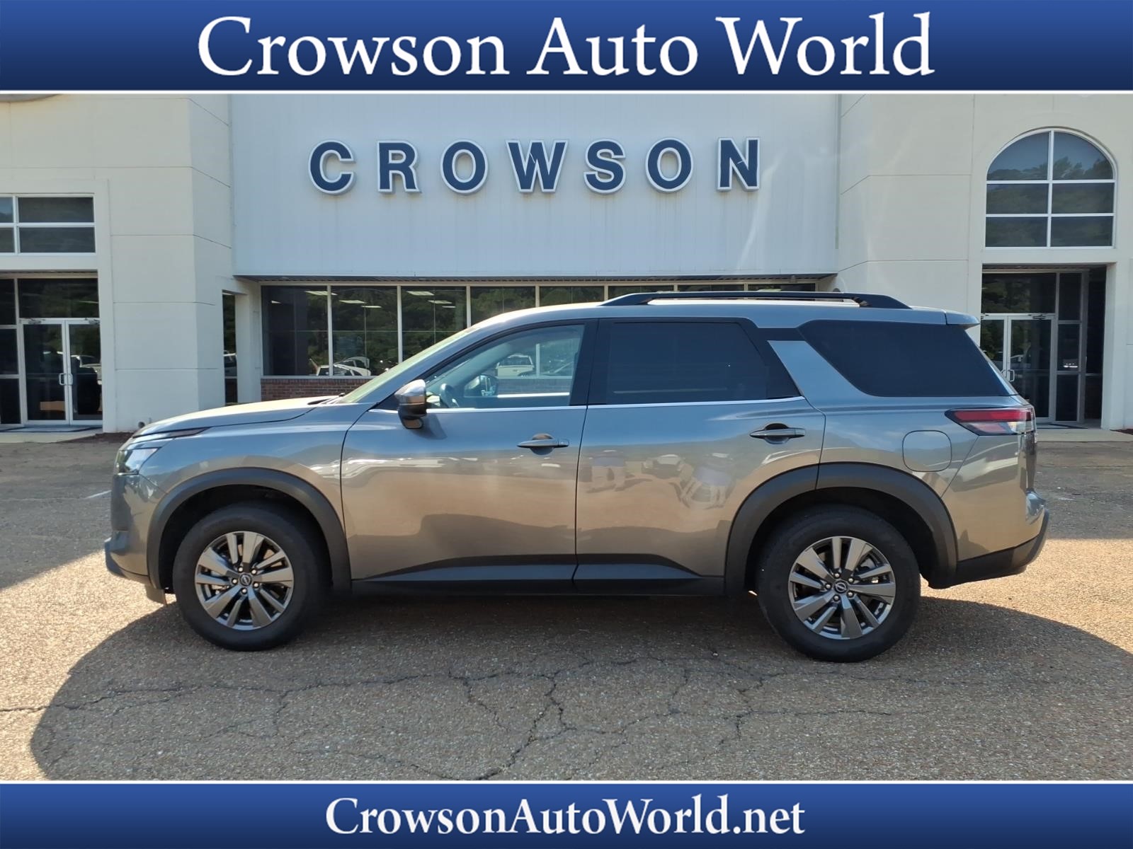  2025 Nissan Pathfinder SV FWD   