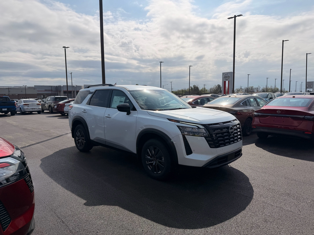 View vehicle photo 3