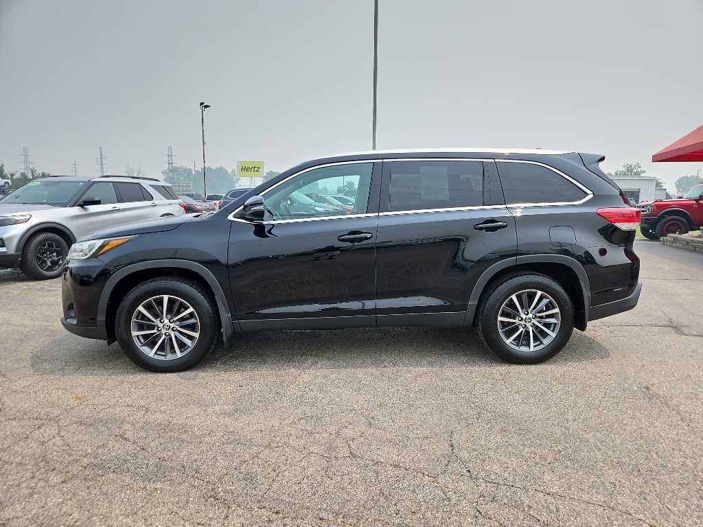 Midnight Black Metallic 2019 Toyota Highlander SUV / Crossover All-Wheel Drive 8-Speed Automatic