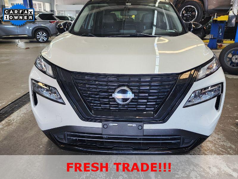 Pearl White Tricoat/Super Black 2023 Nissan Rogue SUV / Crossover Front-Wheel Drive Continuously Variable Transmission