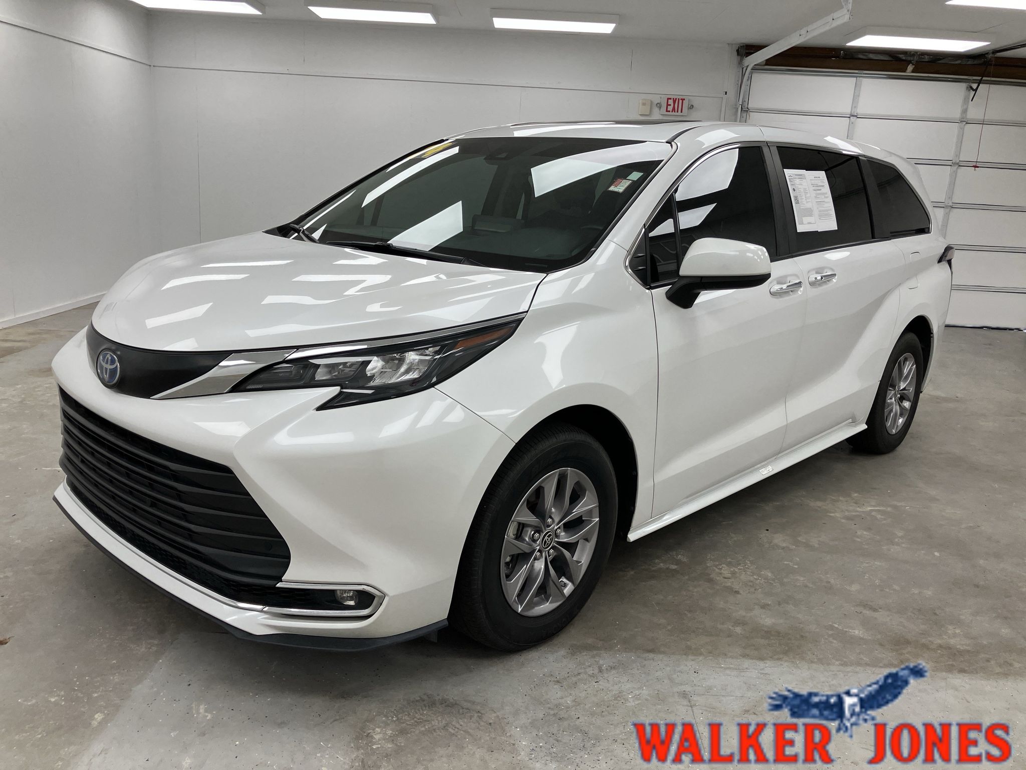 2024 Toyota Sienna XLE 7-Passenger FWD