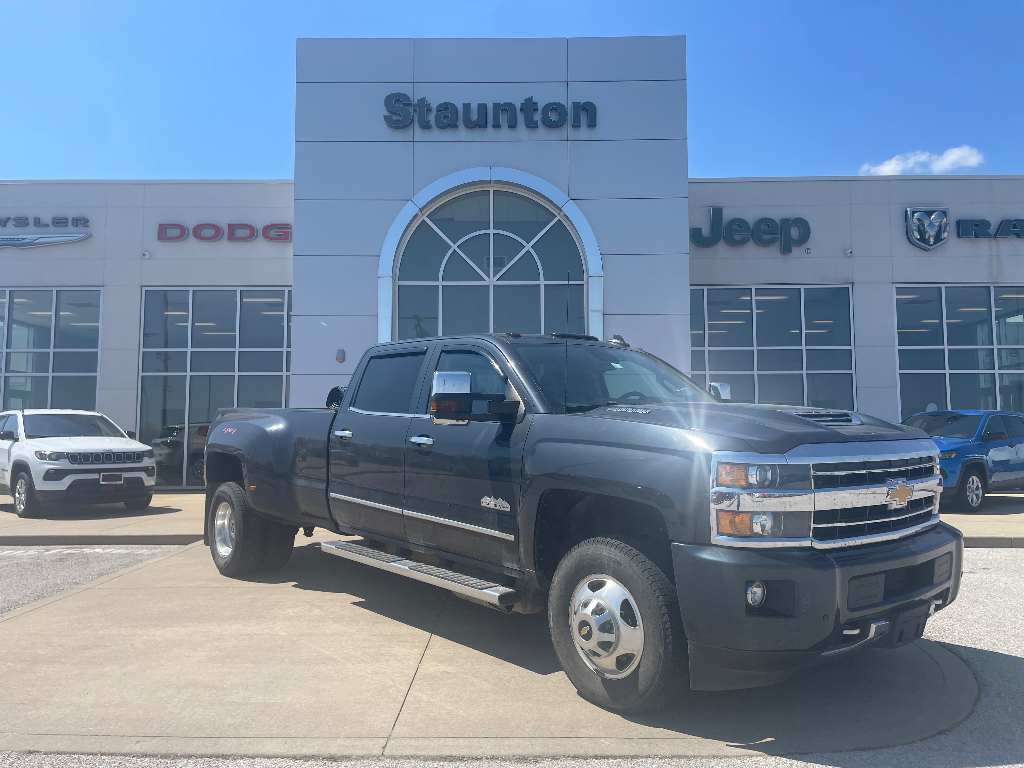 Gray (Graphite Metallic) 2019 Chevrolet Silverado 3500HD High Country Crew Cab 4WD Pickup Truck Four-Wheel Drive 6-Speed Automatic