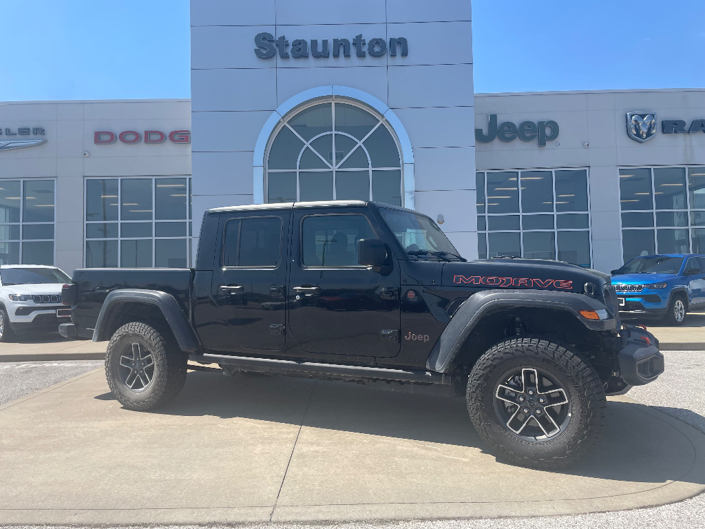 Black Clearcoat 2026 Jeep Gladiator Mojave Crew Cab 4WD Pickup Truck Four-Wheel Drive 8-Speed Automatic