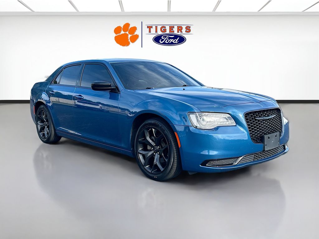 2022 Chrysler 300 Touring RWD