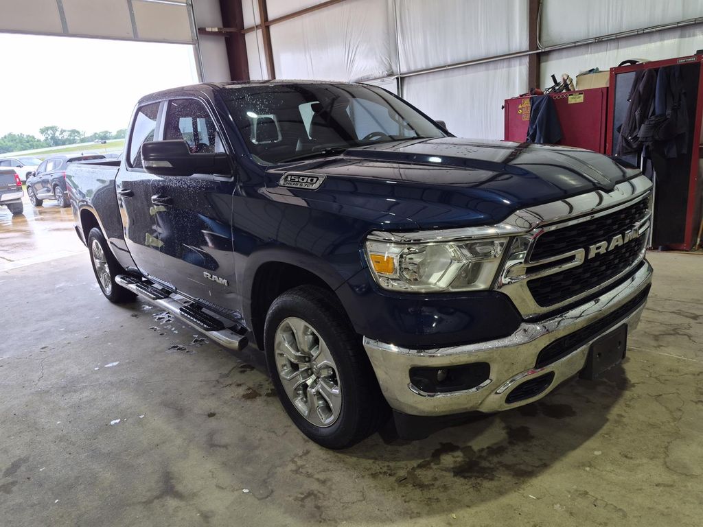 2022 RAM 1500 Big Horn Quad Cab 4WD Azul (Patriot Blue Pearlcoat) Camioneta Todo terreno 8 velocidades Automática