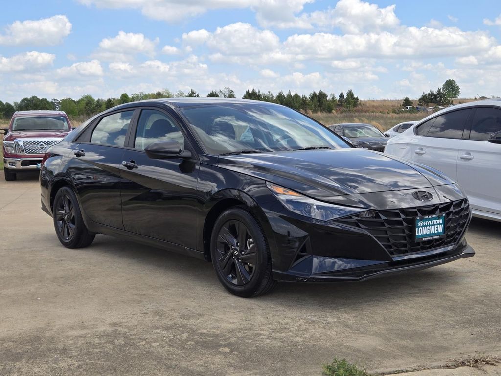 Phantom Black 2023 Hyundai Elantra SEL FWD Sedan Front-Wheel Drive Continuously Variable Transmission