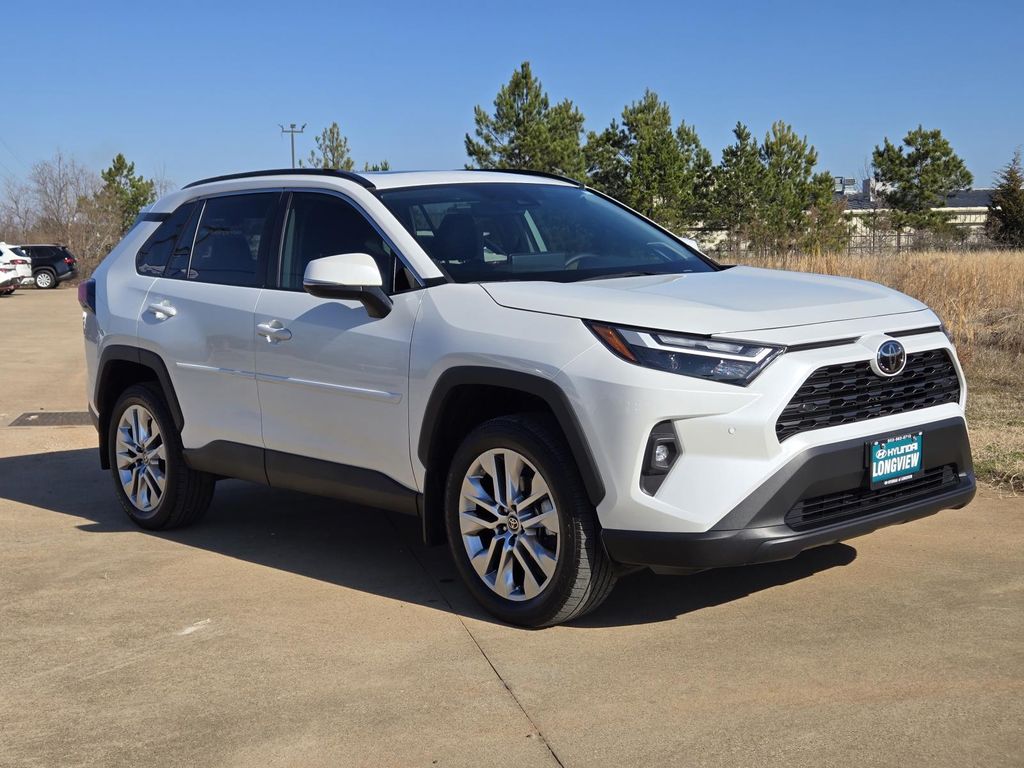 2024 Toyota RAV4 XLE Premium FWD