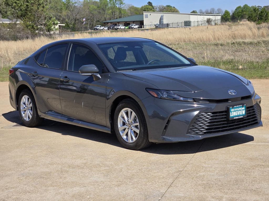 2025 Toyota Camry LE FWD