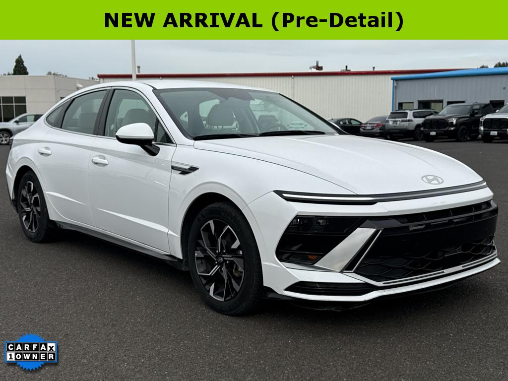 Serenity White 2025 Hyundai Sonata Sedan Front-Wheel Drive 8-Speed Automatic