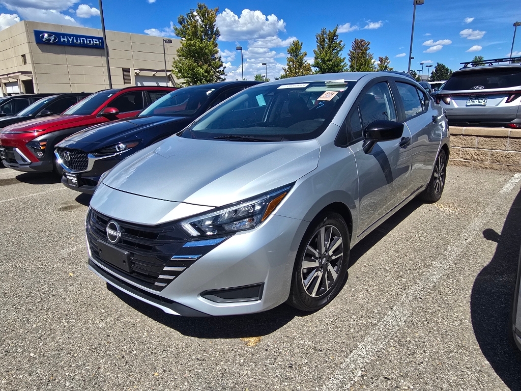 Brilliant Silver Metallic 2025 Nissan Versa Sedan Front-Wheel Drive Continuously Variable Transmission