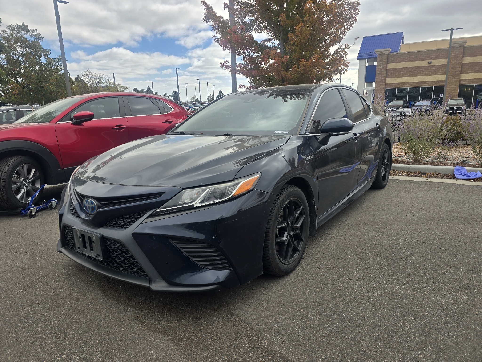 2020 Toyota Camry Hybrid SE FWD