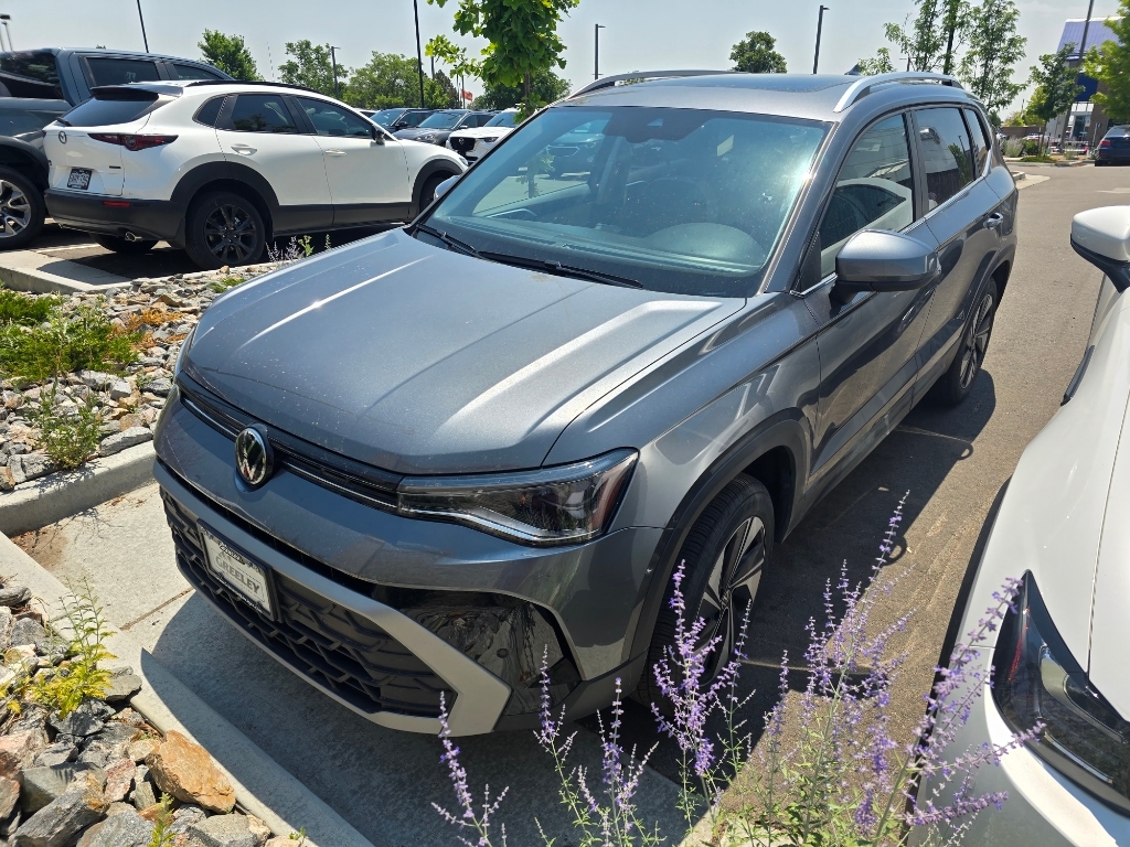  2025 Volkswagen Taos SE Black 4Motion   