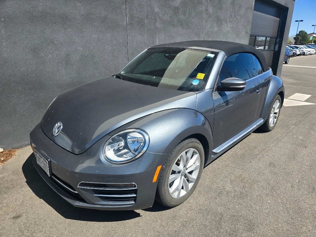 Platinum Gray Metallic/Black Roof 2017 Volkswagen Beetle Classic Convertible Convertible Front-Wheel Drive 6-Speed Automatic