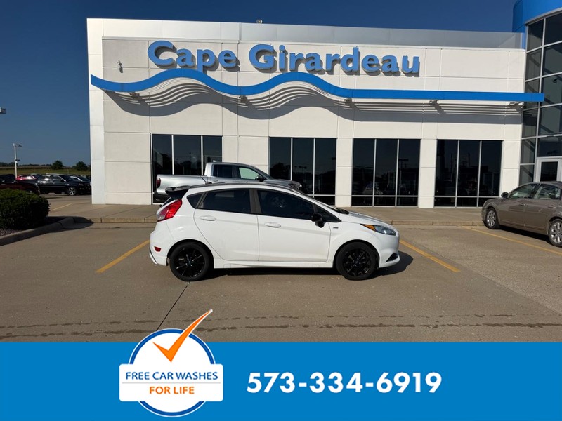 Oxford White 2019 Ford Fiesta Hatchback Front-Wheel Drive Automatic