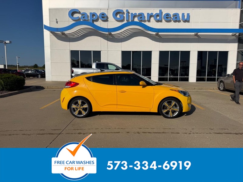26.2 Yellow 2016 Hyundai Veloster Coupe Front-Wheel Drive 6-Speed Automatic