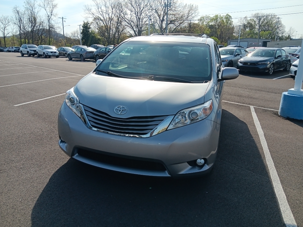 SILVER SKY METALLIC 2015 Toyota Sienna XLE 7-Passenger Auto Access Seat Minivan Front-Wheel Drive 6-Speed Automatic