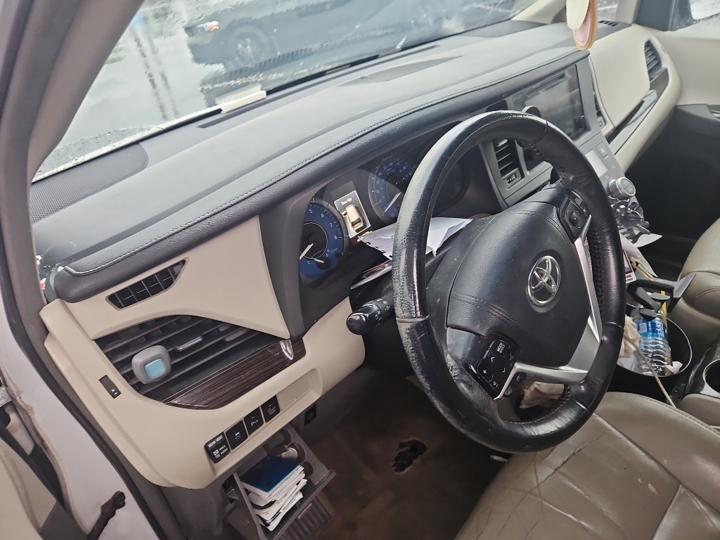 2016 Toyota Sienna XLE Premium 7-Passenger AWD