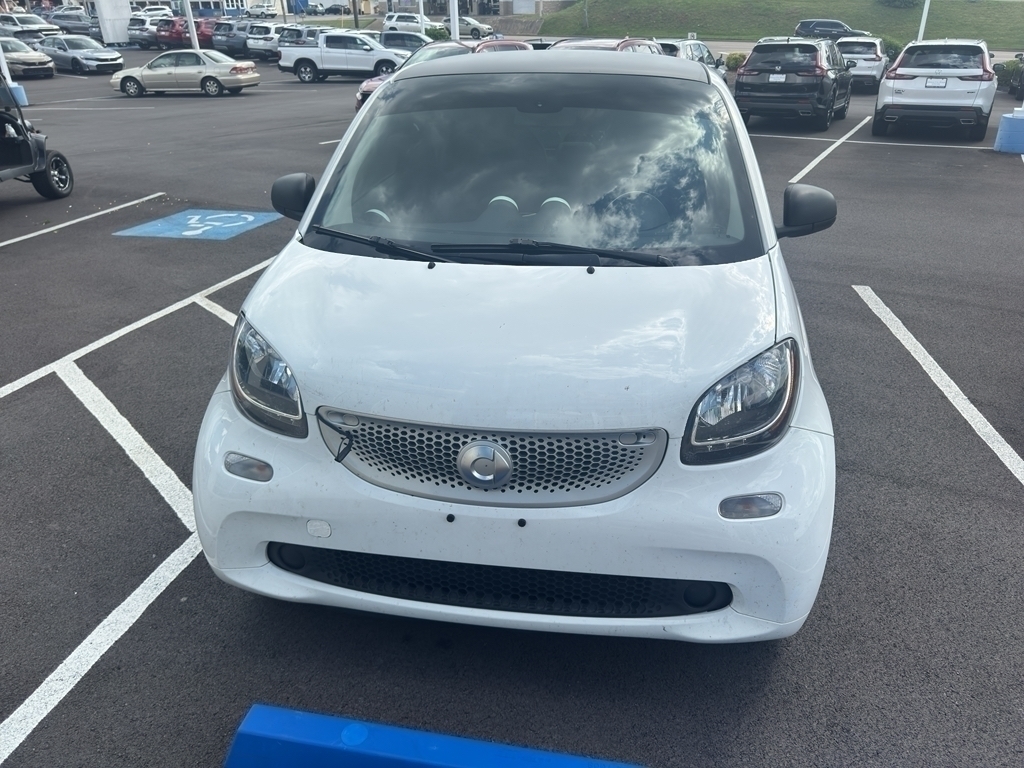 Arctic White 2016 smart fortwo passion Hatchback Rear-Wheel Drive 5-Speed Manual