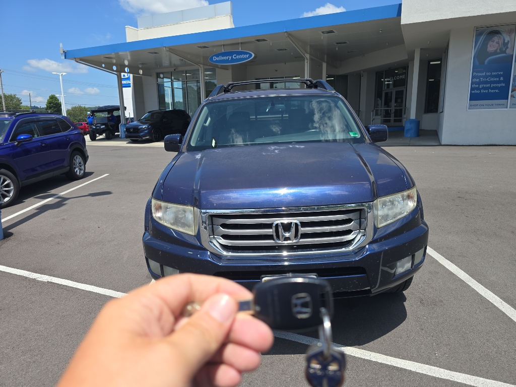 Crystal Black Pearl 2013 Honda Ridgeline Pickup Truck Four-Wheel Drive 5-Speed Automatic