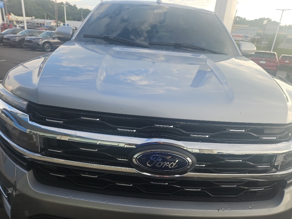 ICONIC SILVER METALLIC 2023 Ford Expedition SUV / Crossover Four-Wheel Drive Automatic