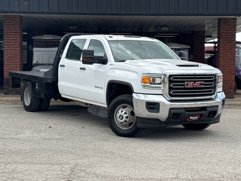 2018 GMC Sierra 4WD Crew Cab Chassis's photo