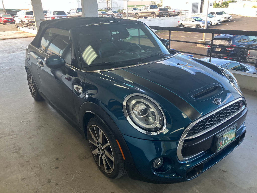 View vehicle photo 3