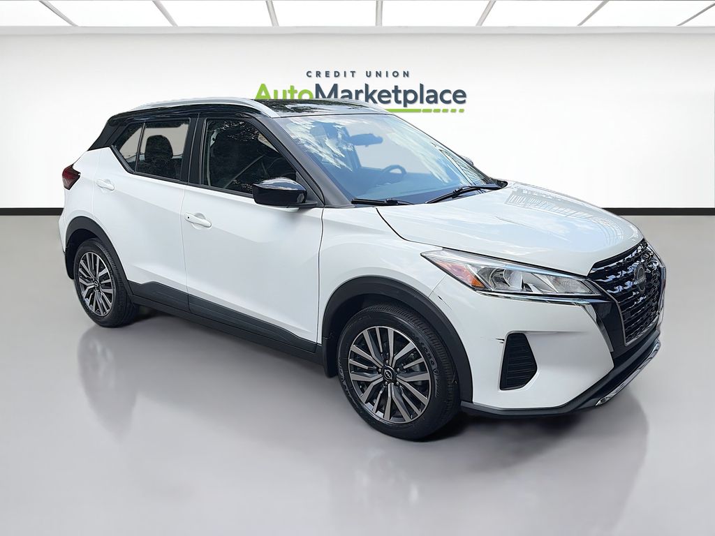 Aspen White Tricoat/Super Black 2023 Nissan Kicks SV FWD SUV / Crossover Front-Wheel Drive Continuously Variable Transmission
