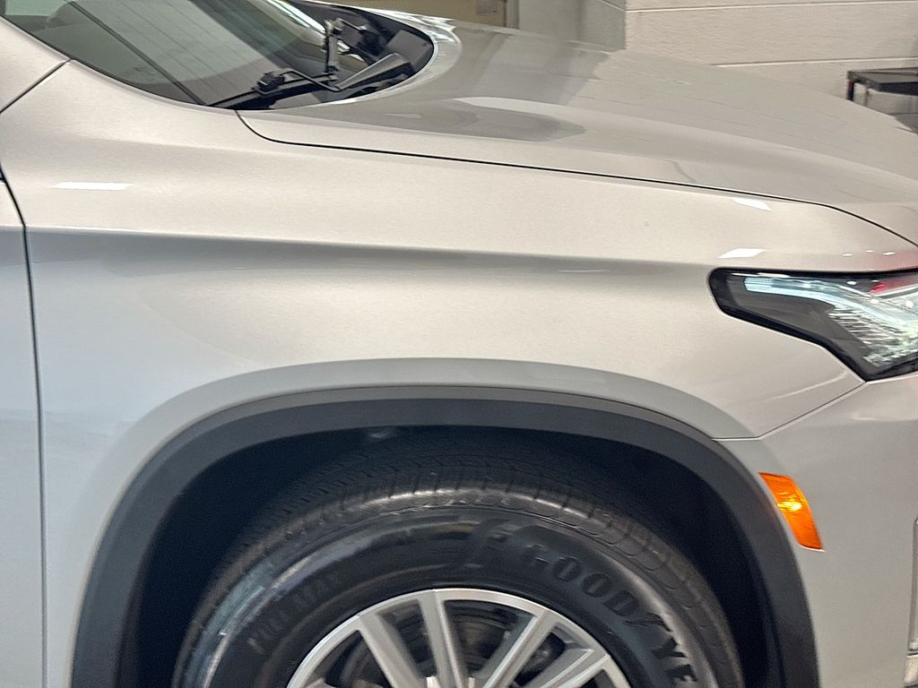 Silver Ice Metallic 2022 Chevrolet Traverse SUV / Crossover Front-Wheel Drive 9-Speed Automatic