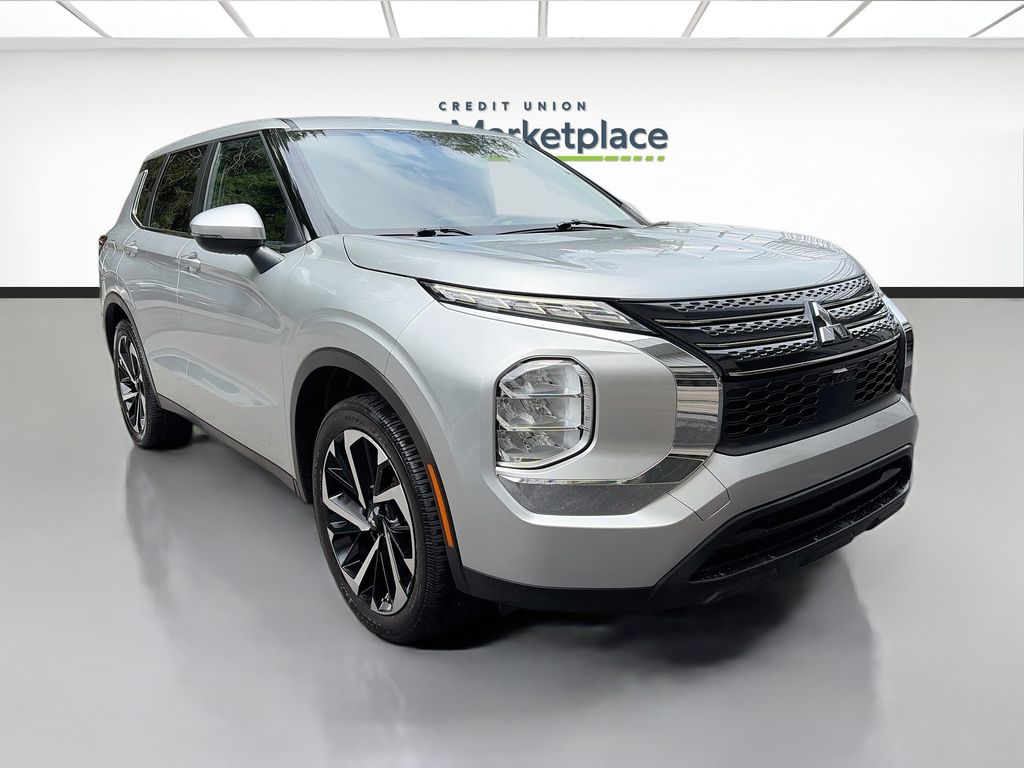 Alloy Silver Metallic 2022 Mitsubishi Outlander SUV / Crossover Front-Wheel Drive Continuously Variable Transmission