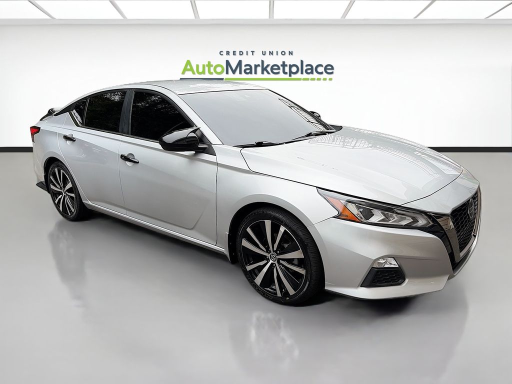 Brilliant Silver Metallic 2021 Nissan Altima 2.5 SR FWD Sedan Front-Wheel Drive Continuously Variable Transmission