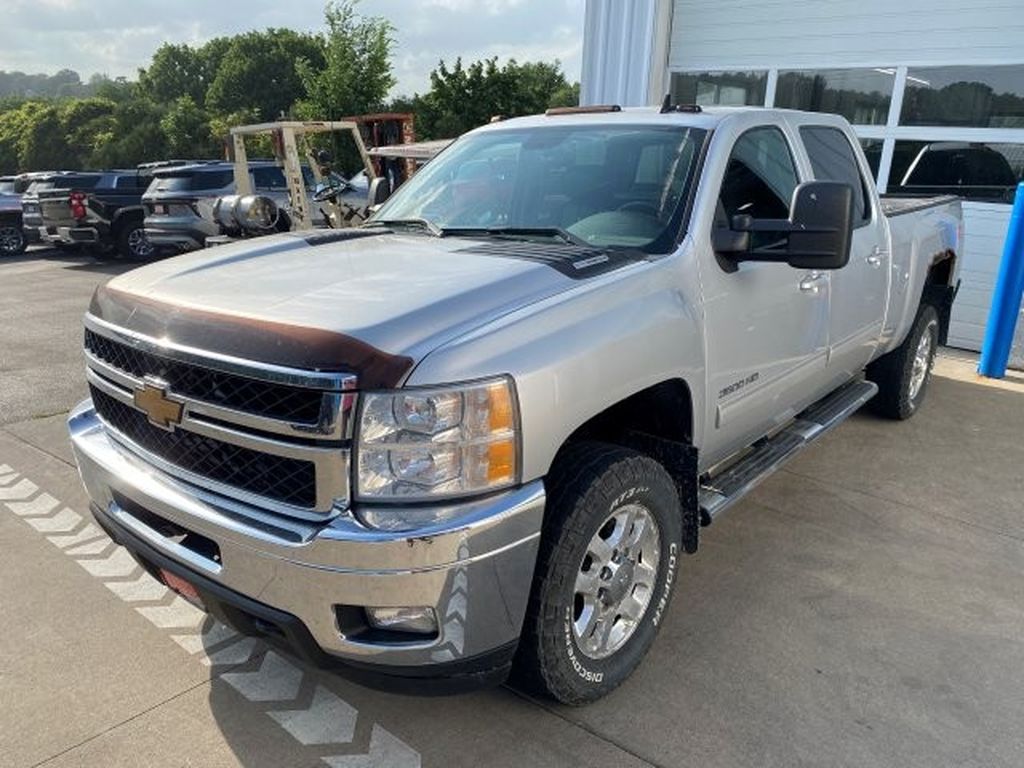 Silver Ice Metallic 2014 Chevrolet Silverado 3500HD Pickup Truck Four-Wheel Drive 6-Speed Automatic