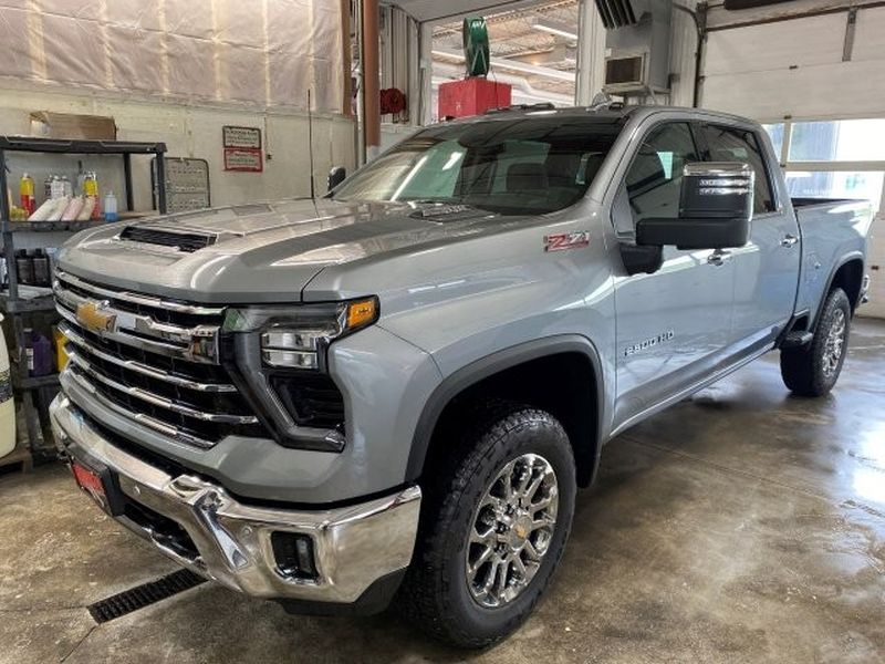 GXD Sterling Gray/H1Y Jet Black 2026 Chevrolet Silverado 2500HD Pickup Truck Four-Wheel Drive Automatic