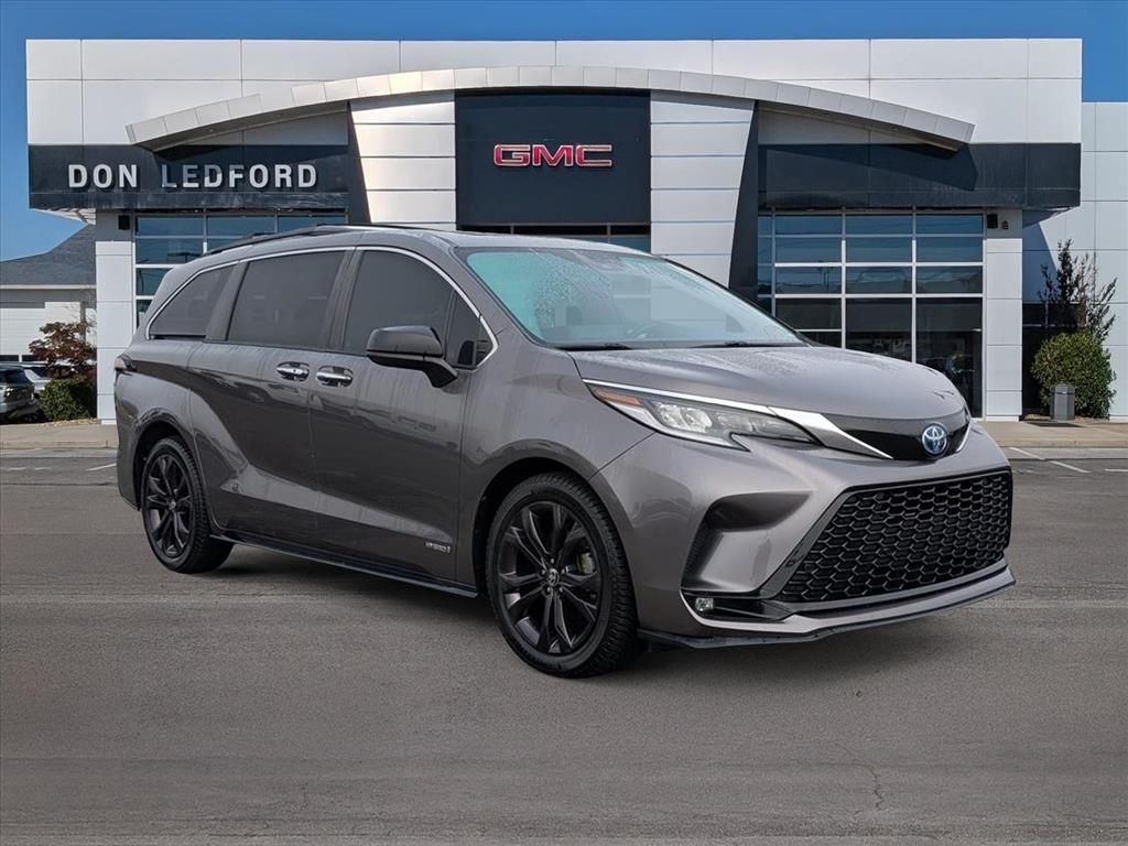 2021 Toyota Sienna XSE 7-Passenger FWD