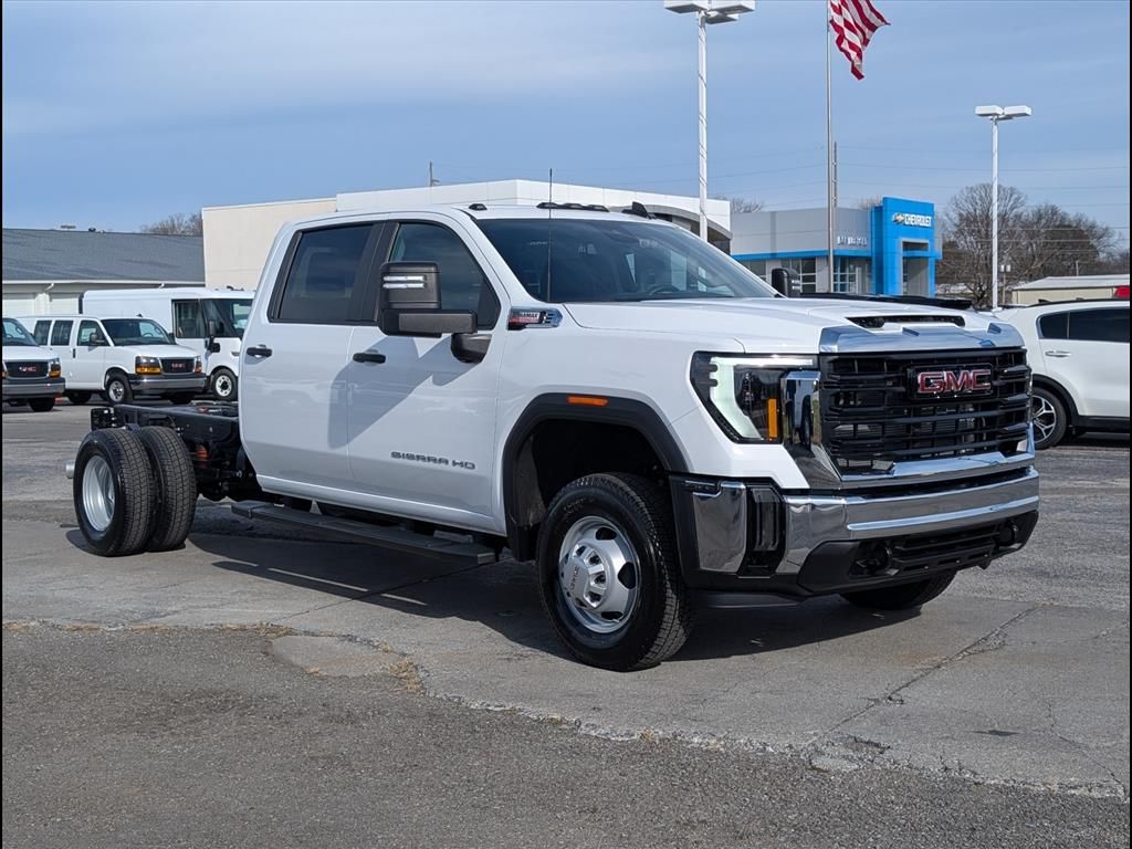 2026 GMC Sierra 3500HD Chassis Pro Crew Cab 4WD
