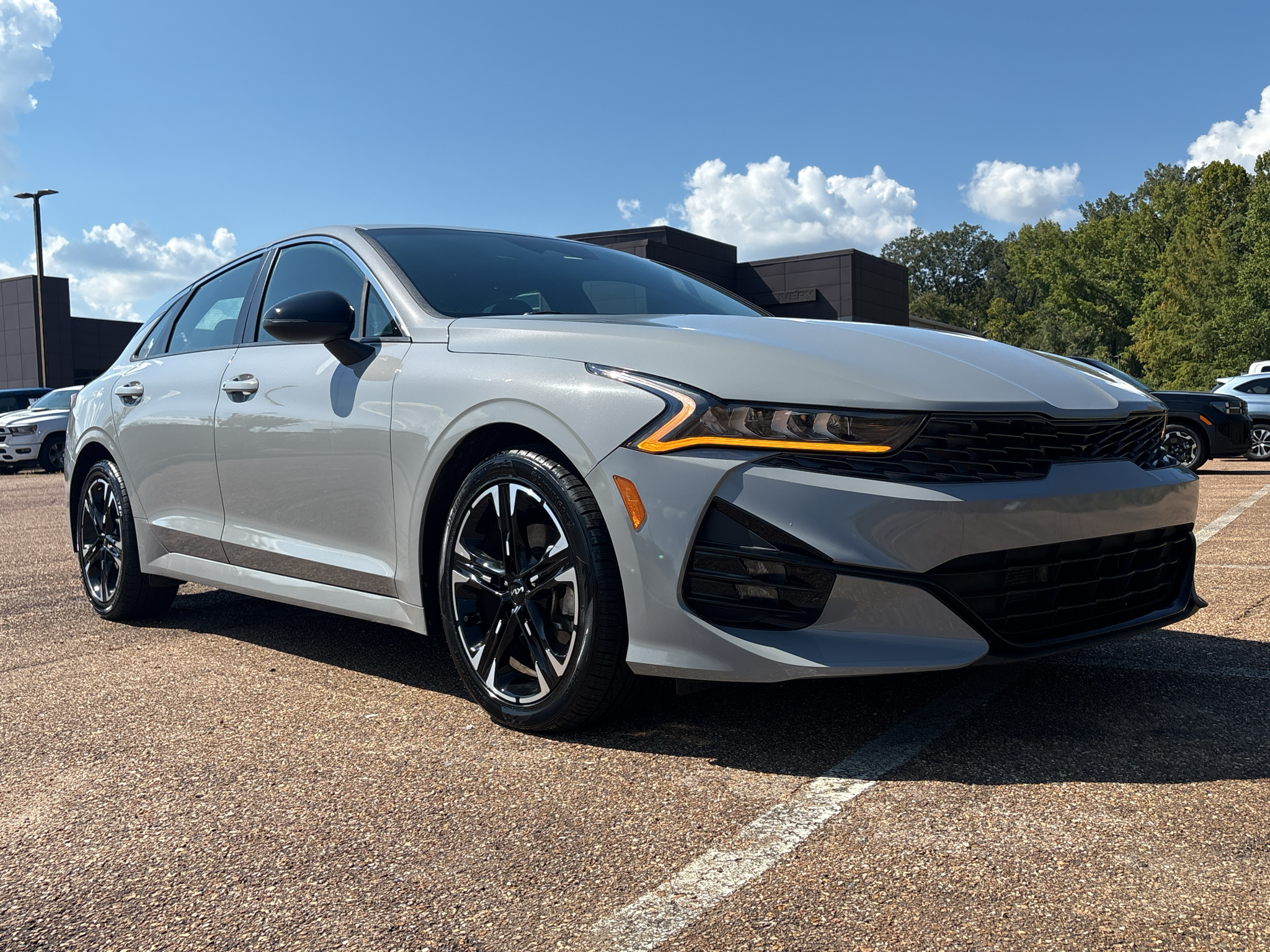 Wolf Gray 2022 Kia K5 Sedan Front-Wheel Drive 8-Speed Automatic