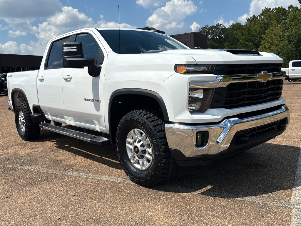 Summit White 2025 Chevrolet Silverado 2500HD Pickup Truck Four-Wheel Drive Automatic