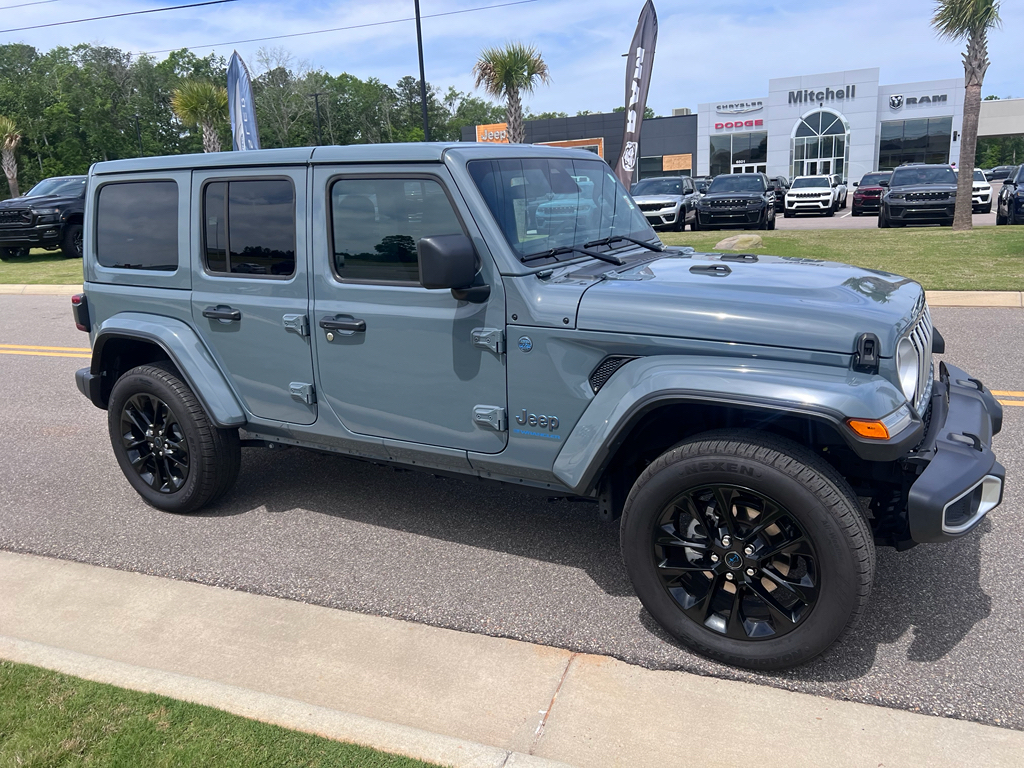 View vehicle photo 2