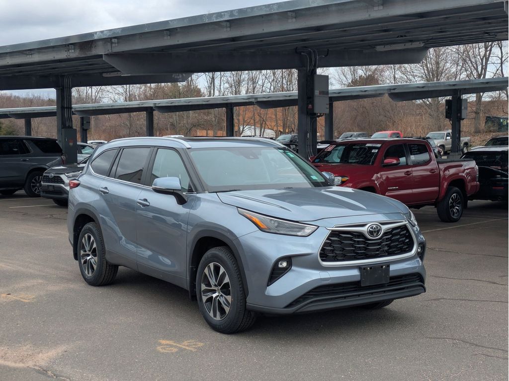 2023 Toyota Highlander XLE AWD