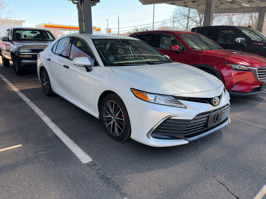 White (Wind Chill Pearl) 2021 Toyota Camry XLE AWD Sedan All-Wheel Drive 8-Speed Automatic